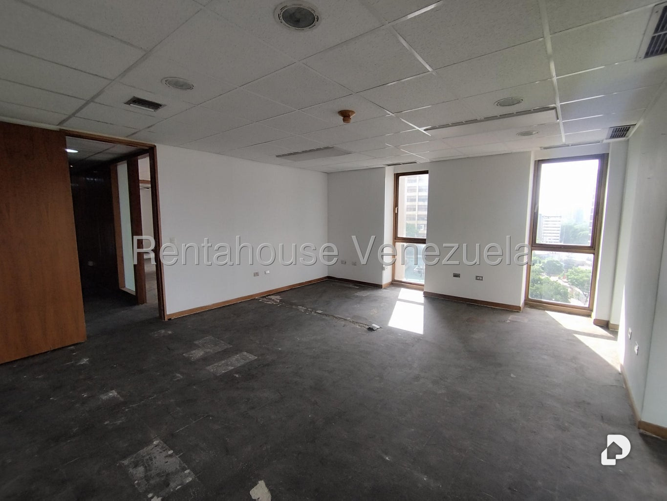 Oficina en Los Palos Grandes, Caracas – 14