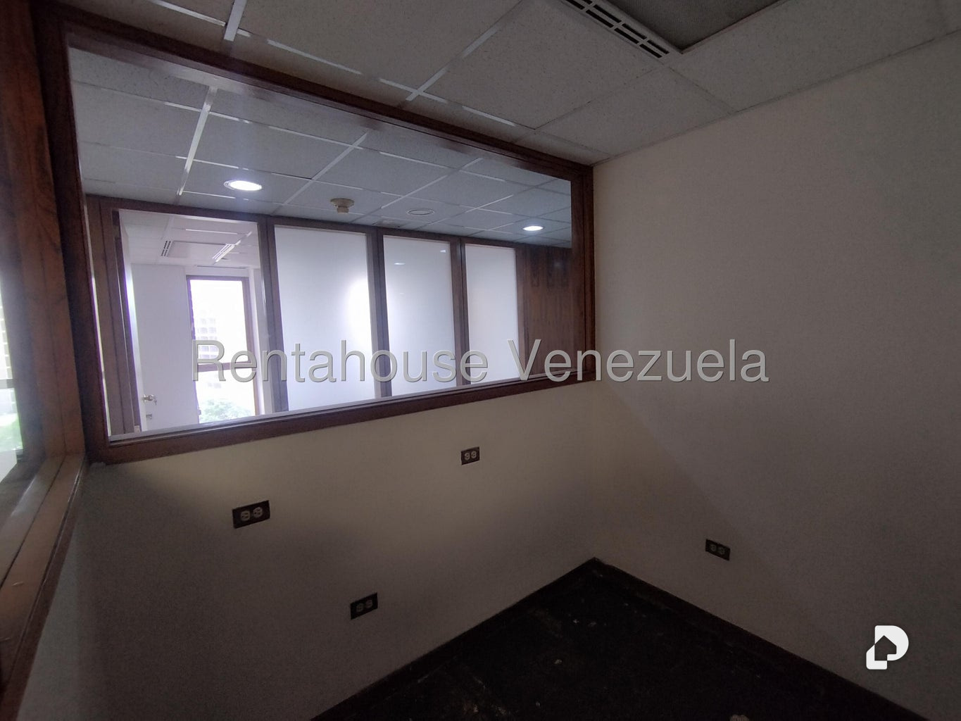 Oficina en Los Palos Grandes, Caracas – 21