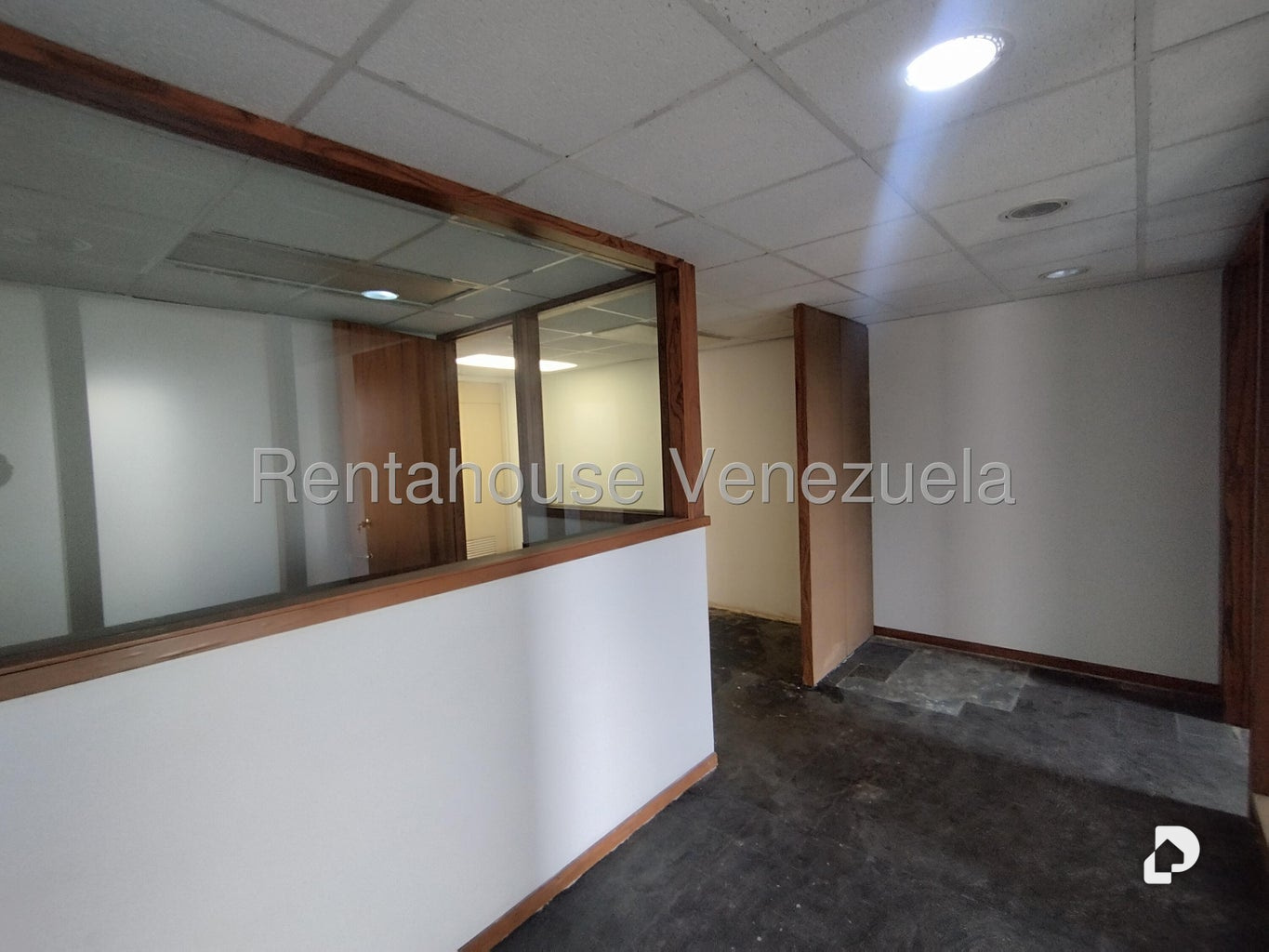 Oficina en Los Palos Grandes, Caracas – 19