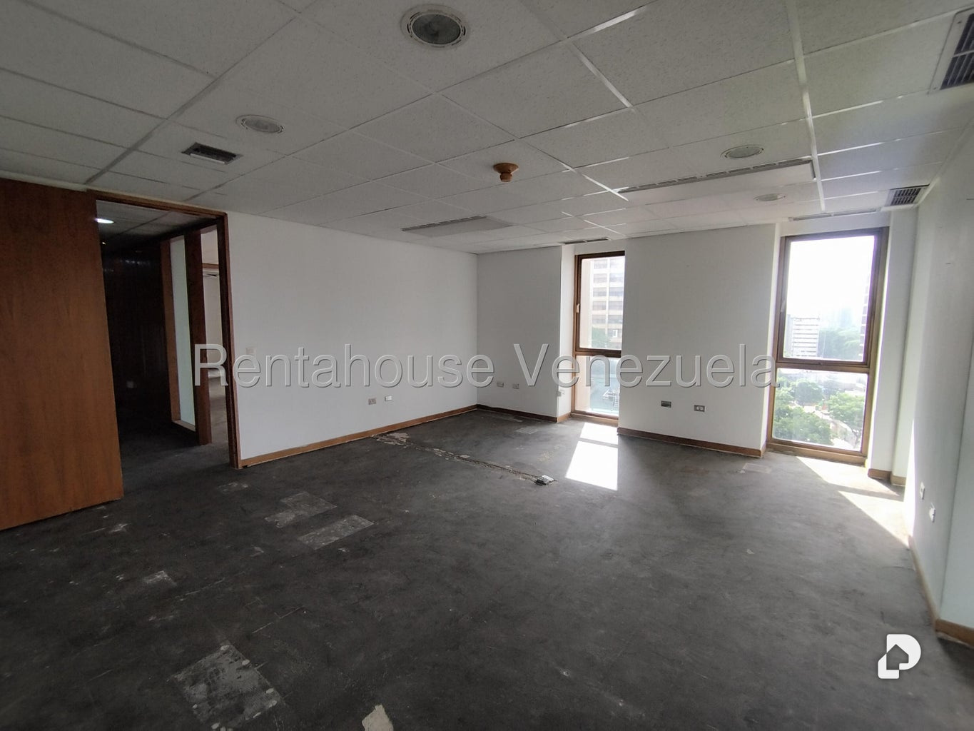 Oficina en Los Palos Grandes, Caracas – 13