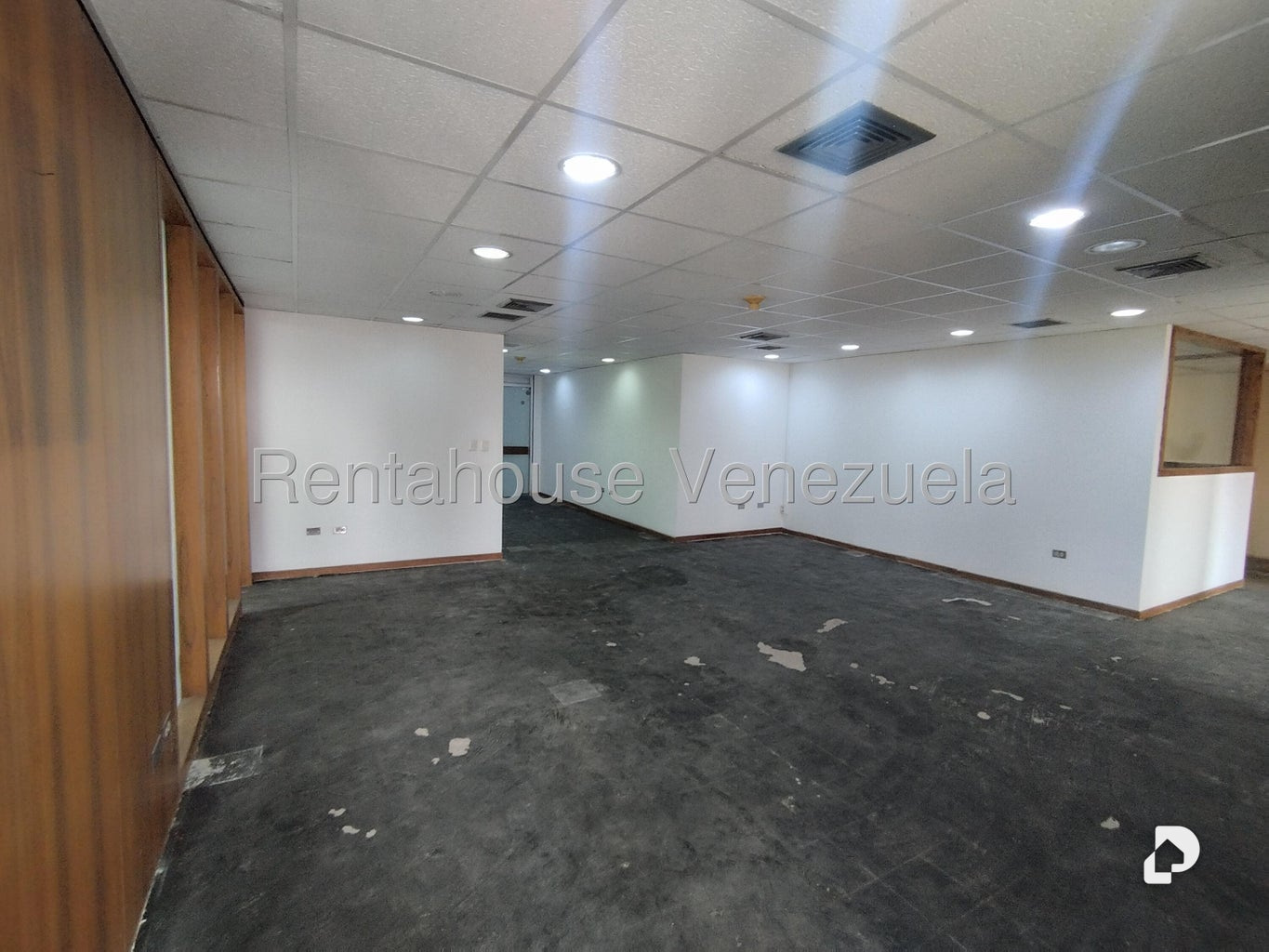 Oficina en Los Palos Grandes, Caracas – 12