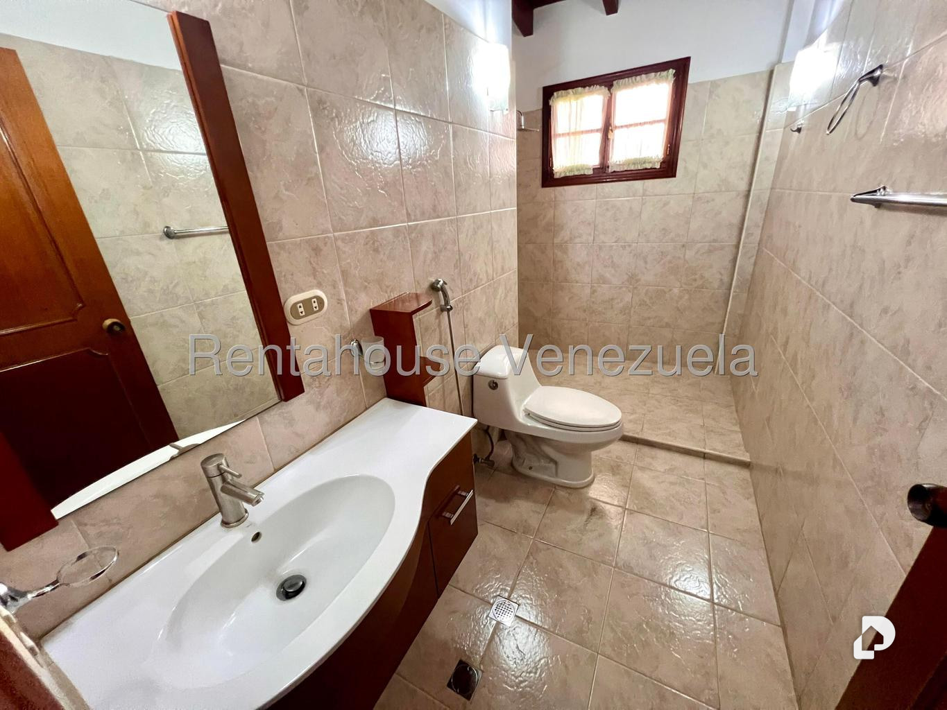 Casa en Los Naranjos (del Cafetal), Caracas – 28