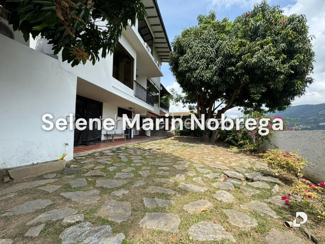 Casa en Lomas De La Trinidad, Caracas – 11