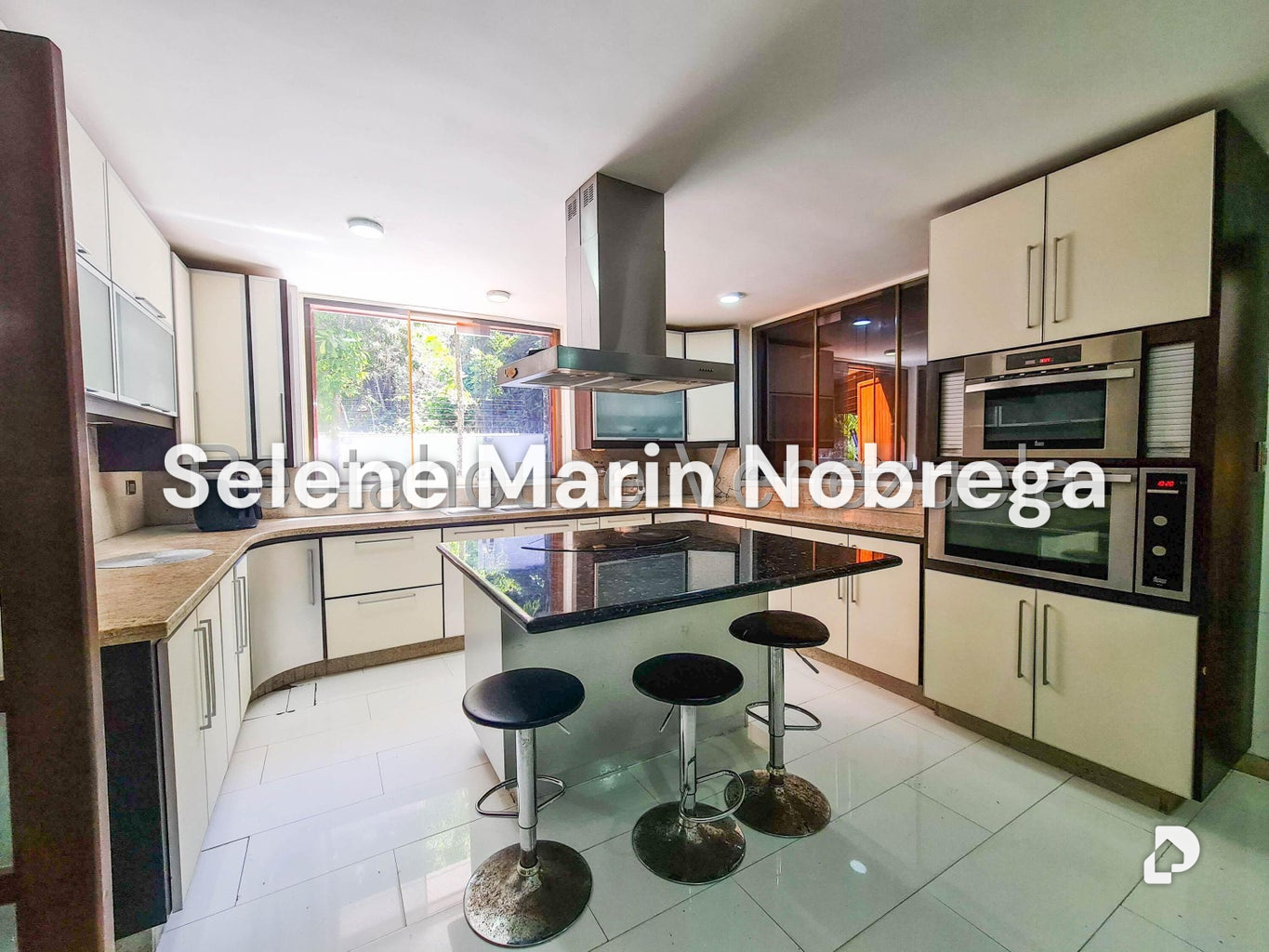 Casa en Cumbres de Curumo, Caracas – 24