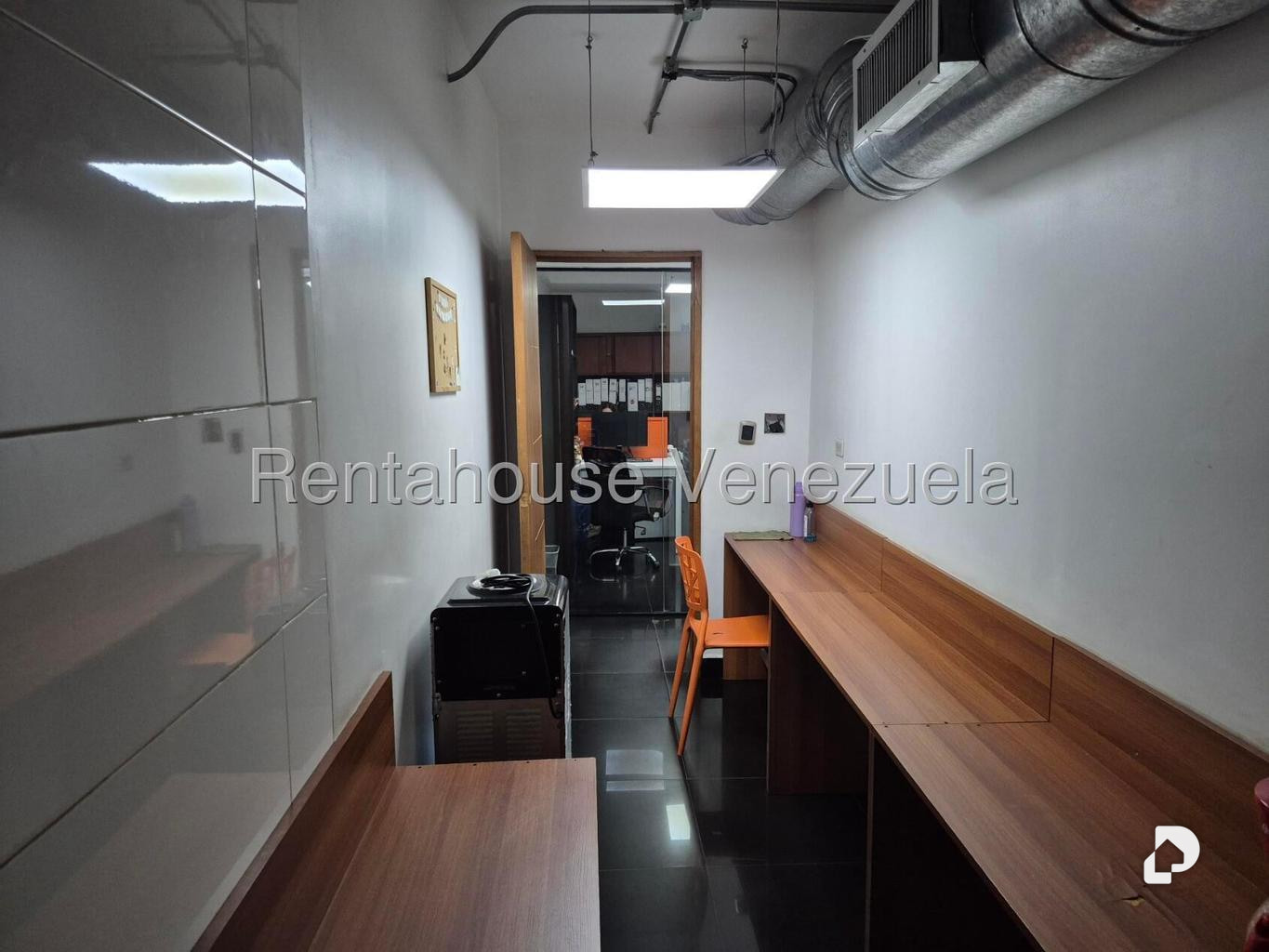 Oficina en Las Mercedes, Caracas – 26