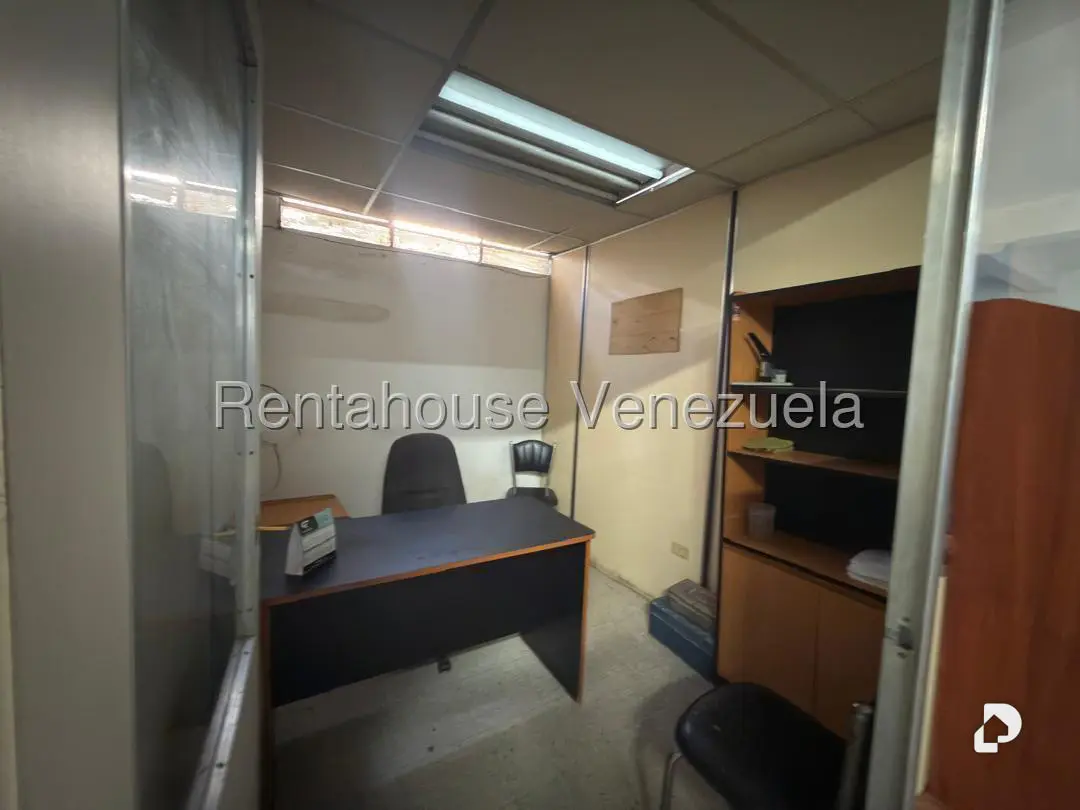 Edificio en Parroquia Santa Rosalía, Caracas – 25