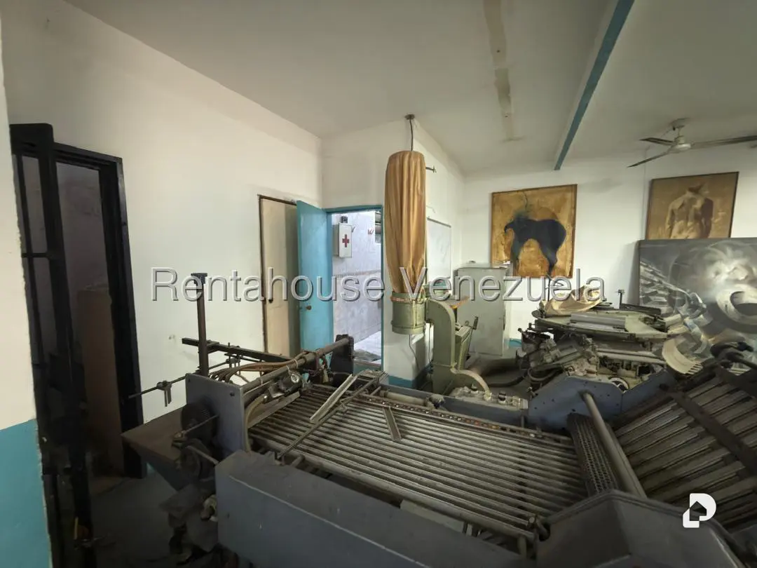 Edificio en Parroquia Santa Rosalía, Caracas – 21