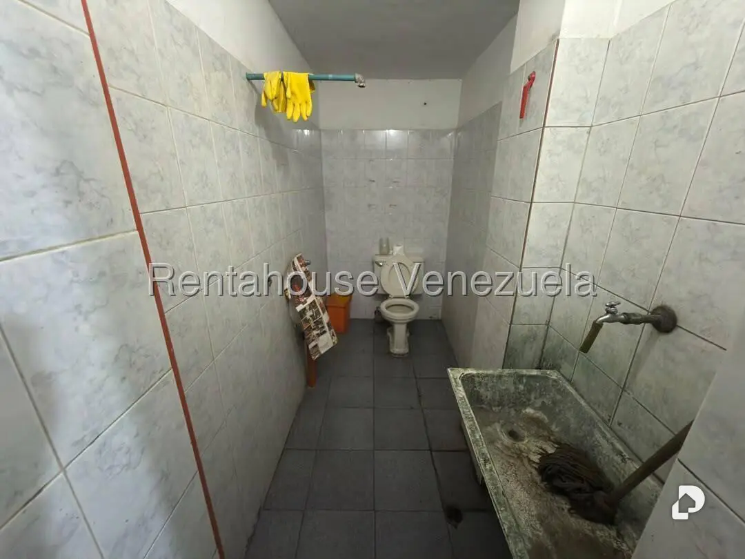 Edificio en Parroquia Santa Rosalía, Caracas – 13