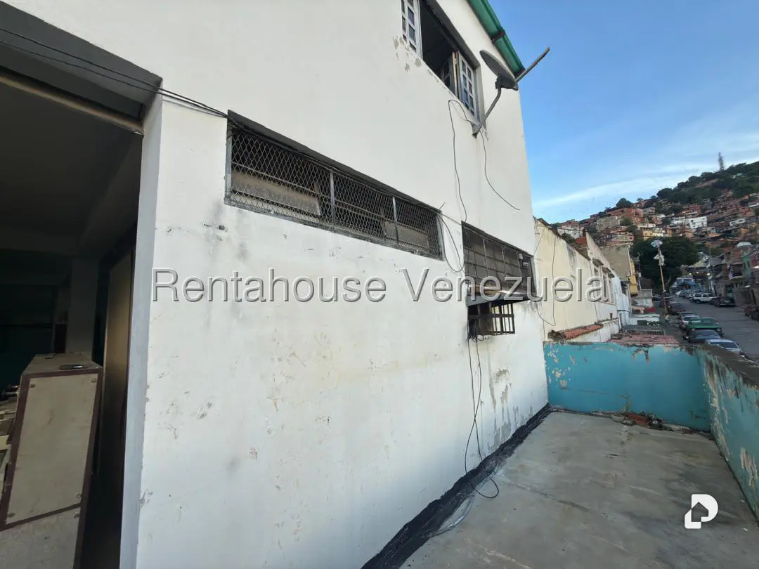 Edificio en Parroquia Santa Rosalía, Caracas – 29