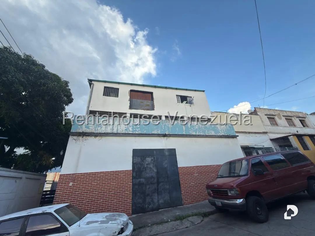 Edificio en Parroquia Santa Rosalía, Caracas – 2