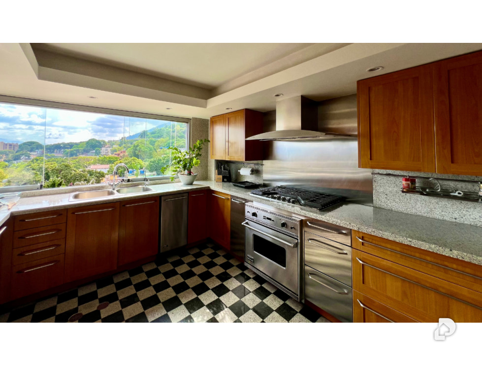 Apartment in Los Palos Grandes, Caracas – 4