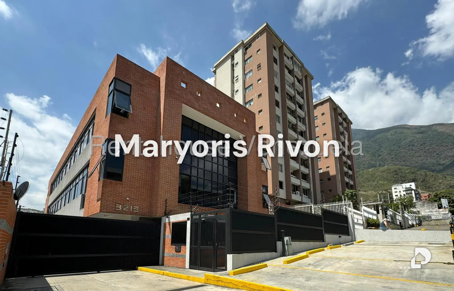 Edificio en Los Dos Caminos, Caracas – 1