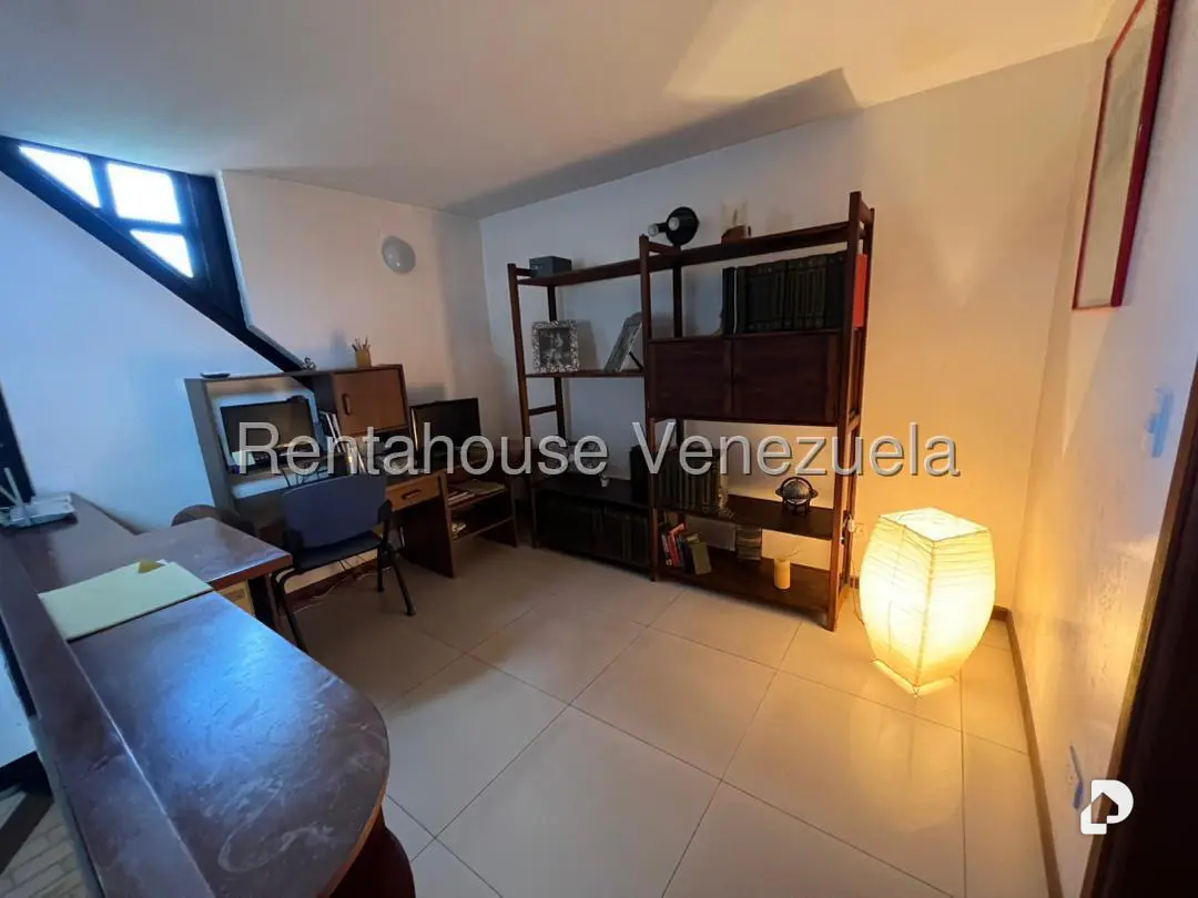 Casa en Oripoto, Caracas – 26