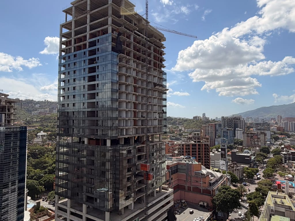 Oficina en Las Mercedes, Caracas - 1