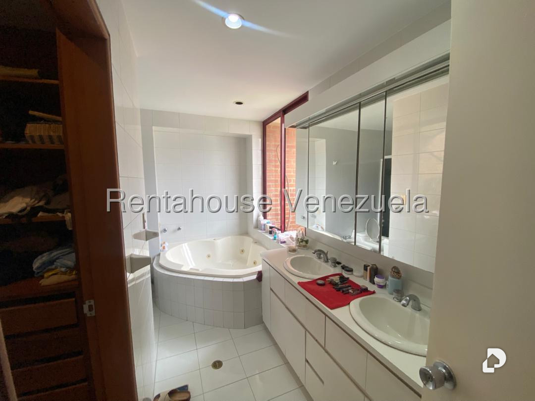 Apartamento en La Florida, Caracas – 23