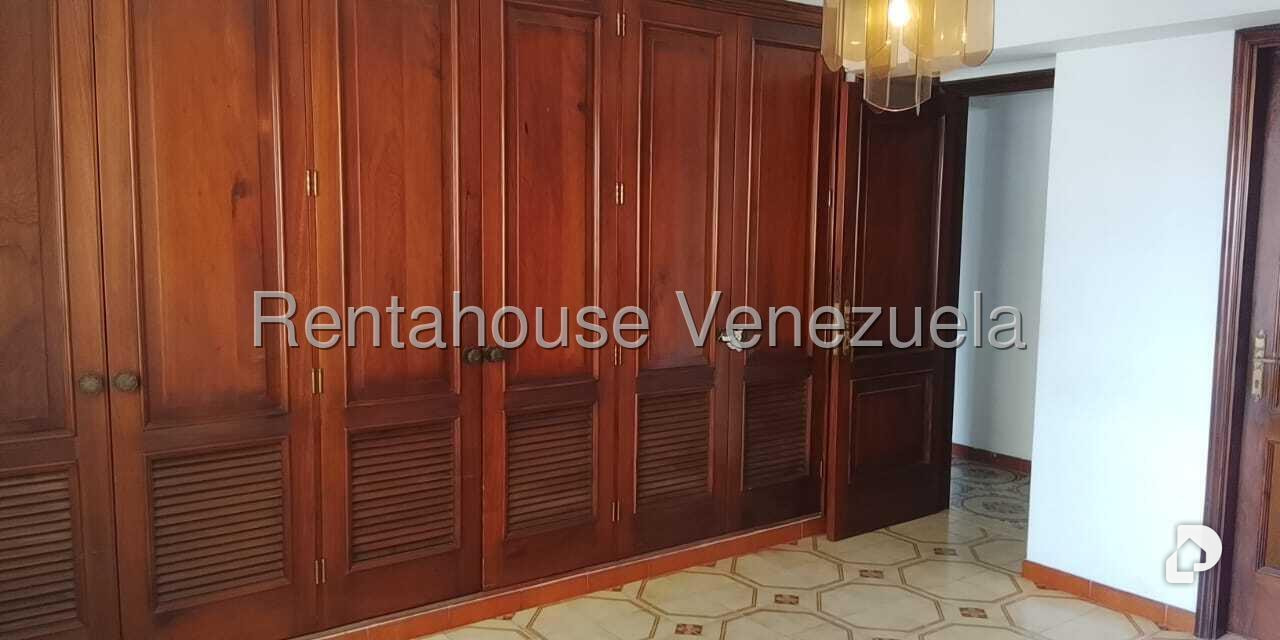 Apartamento en La Florida, Caracas – 11