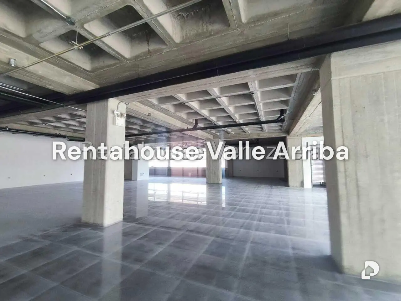 Local comercial en La Urbina, Caracas – 4