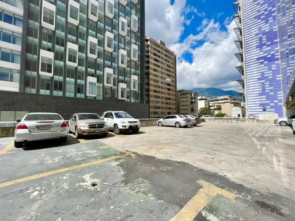 Garaje/Estacionamiento en La Castellana, Caracas - 1