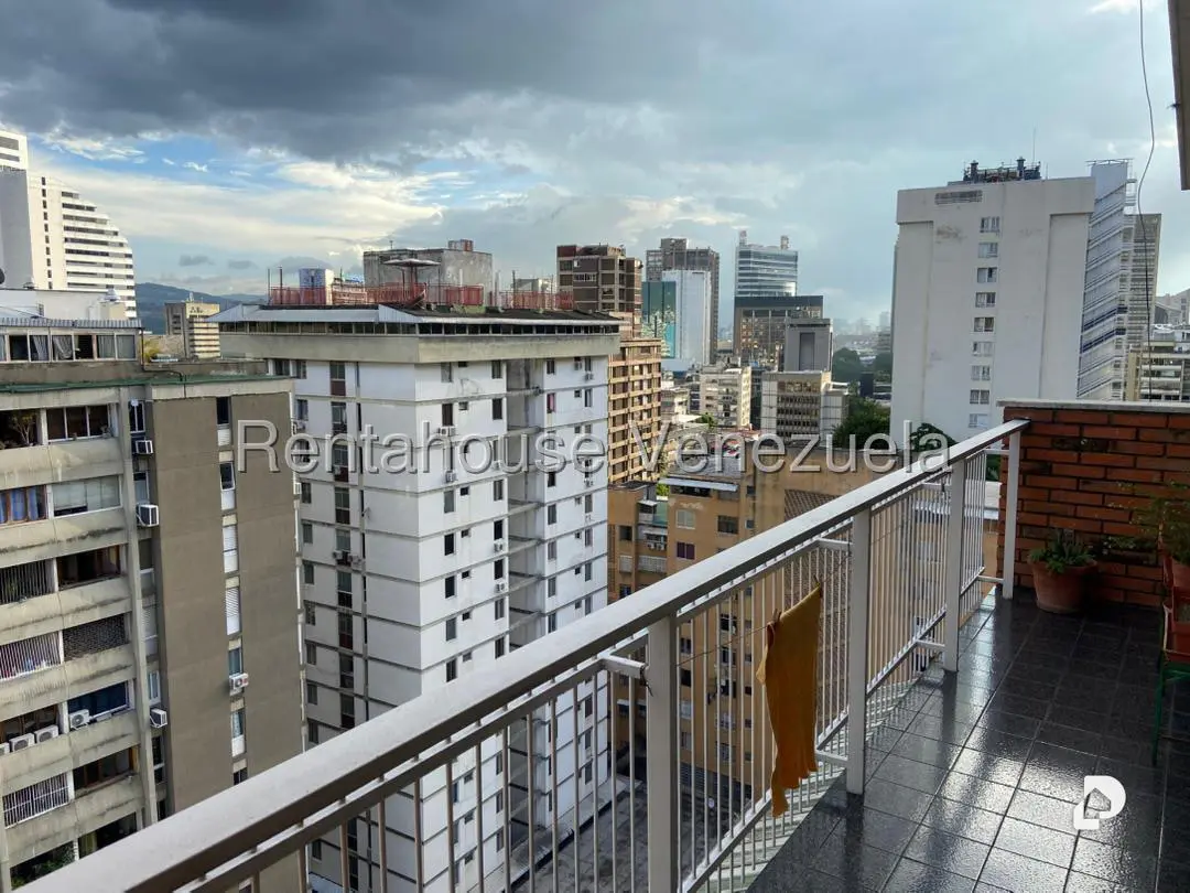 Apartamento en Los Palos Grandes, Caracas – 17