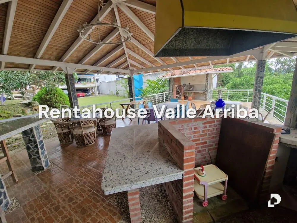 Casa en Lomas de La Lagunita, Caracas – 11