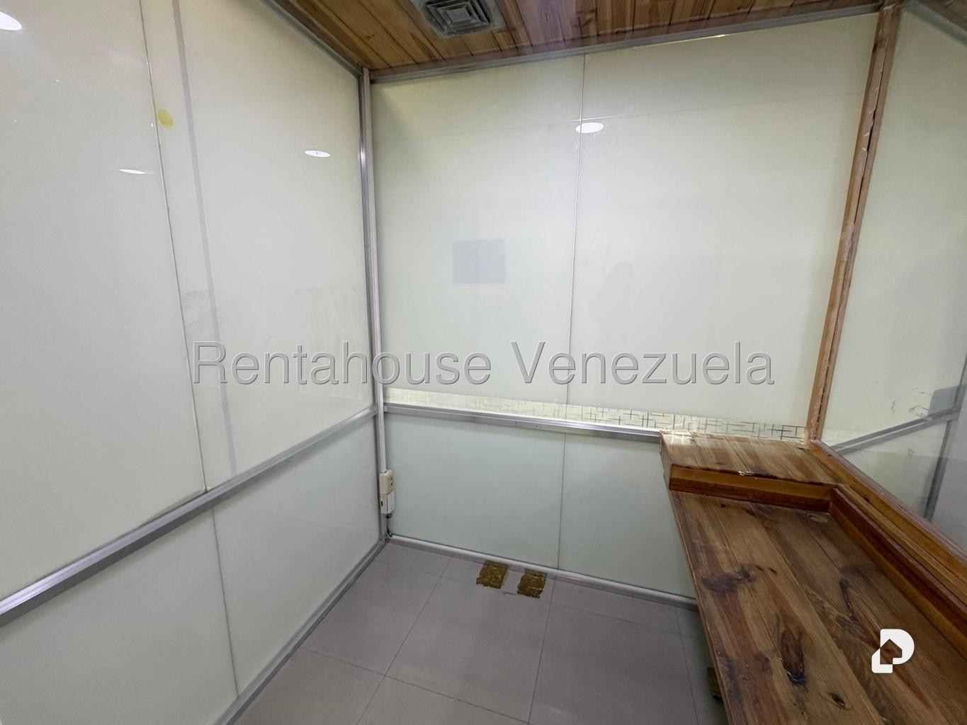Oficina en Las Mercedes, Caracas – 9