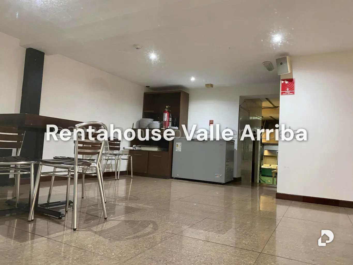 Local comercial en Parroquia La Candelaria, Caracas – 25