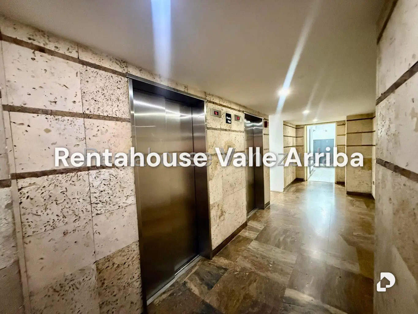 Apartamento en El Rosal, Caracas – 23