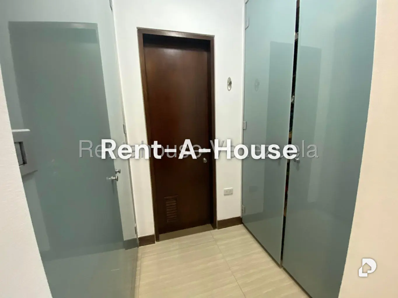 Apartamento en Las Mesetas de Santa Rosa de Lima, Caracas – 17