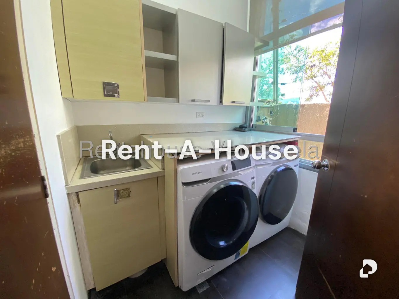 Apartamento en Las Mesetas de Santa Rosa de Lima, Caracas – 29