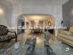 Casa en Cumbres de Curumo, Caracas – 24