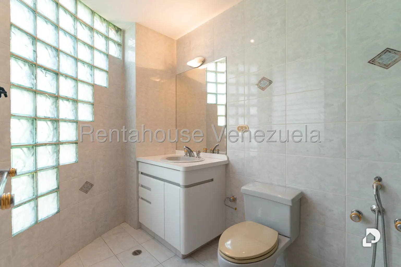 Apartamento en Lomas de Las Mercedes, Caracas – 16
