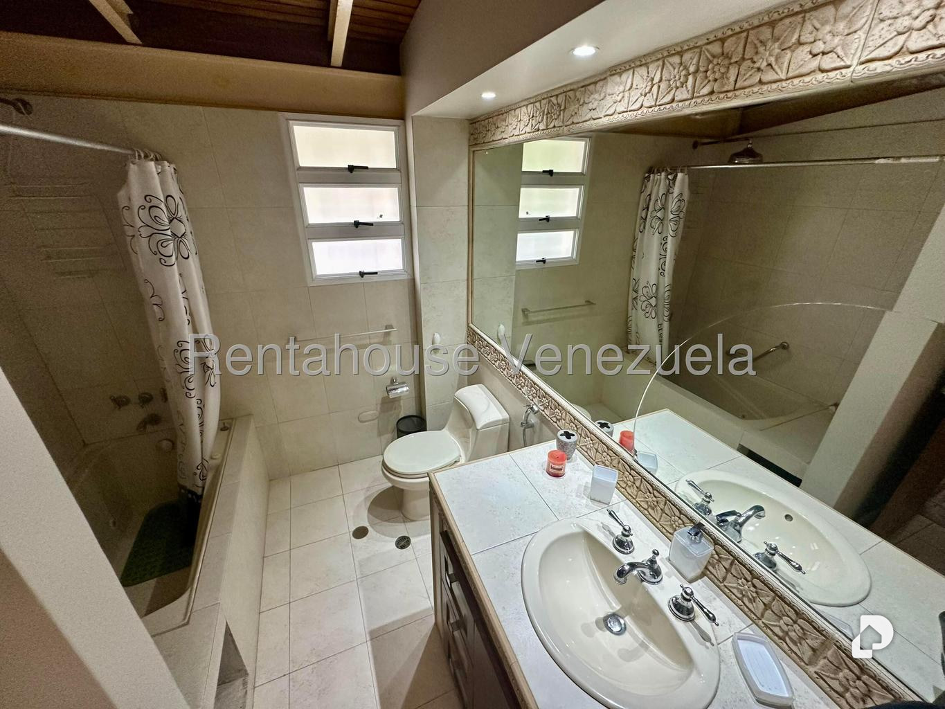 Casa en Lomas De La Trinidad, Caracas – 29