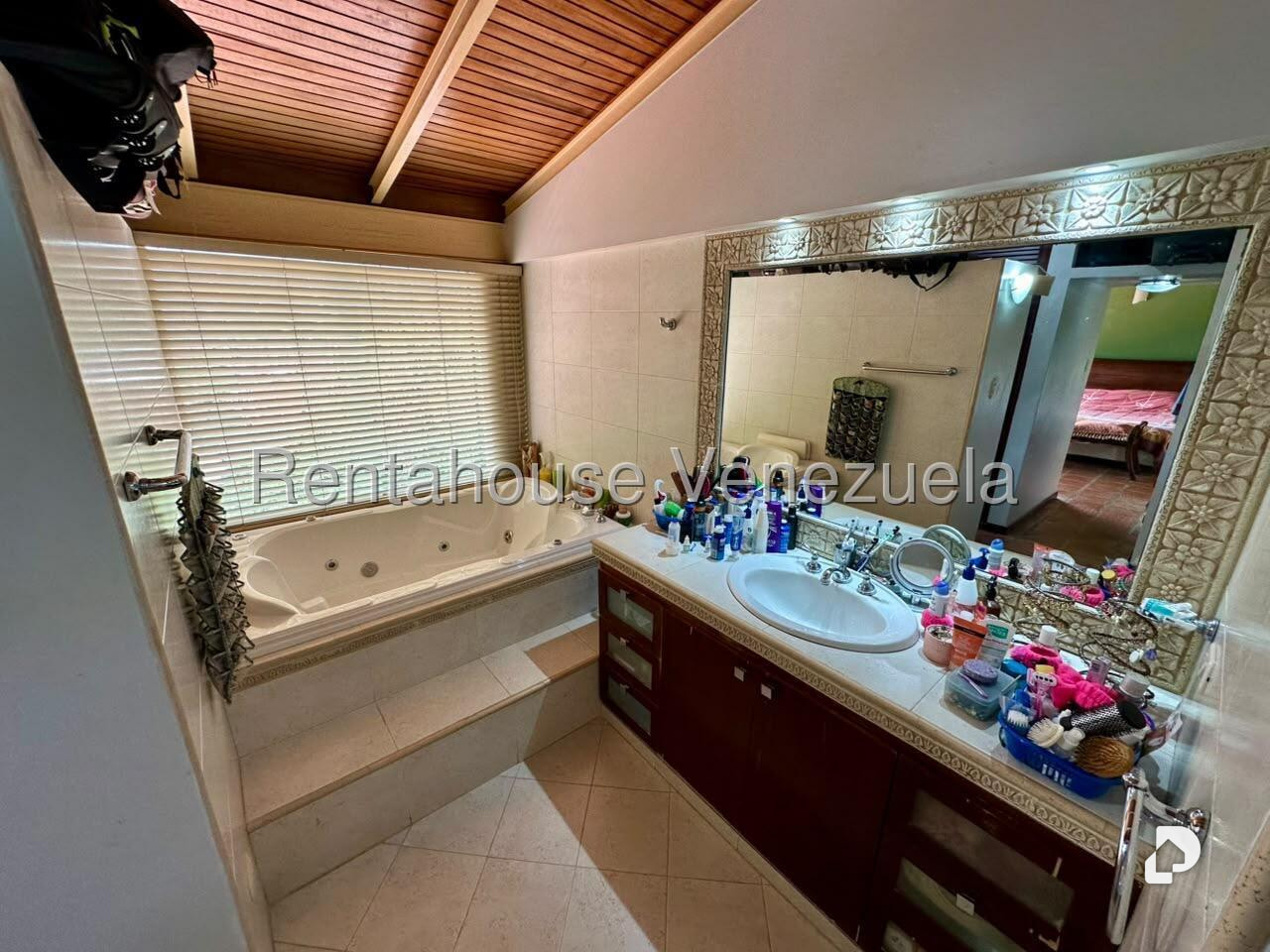 Casa en Lomas De La Trinidad, Caracas – 13