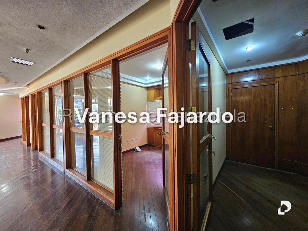 Building in Las Mercedes, Caracas – 24
