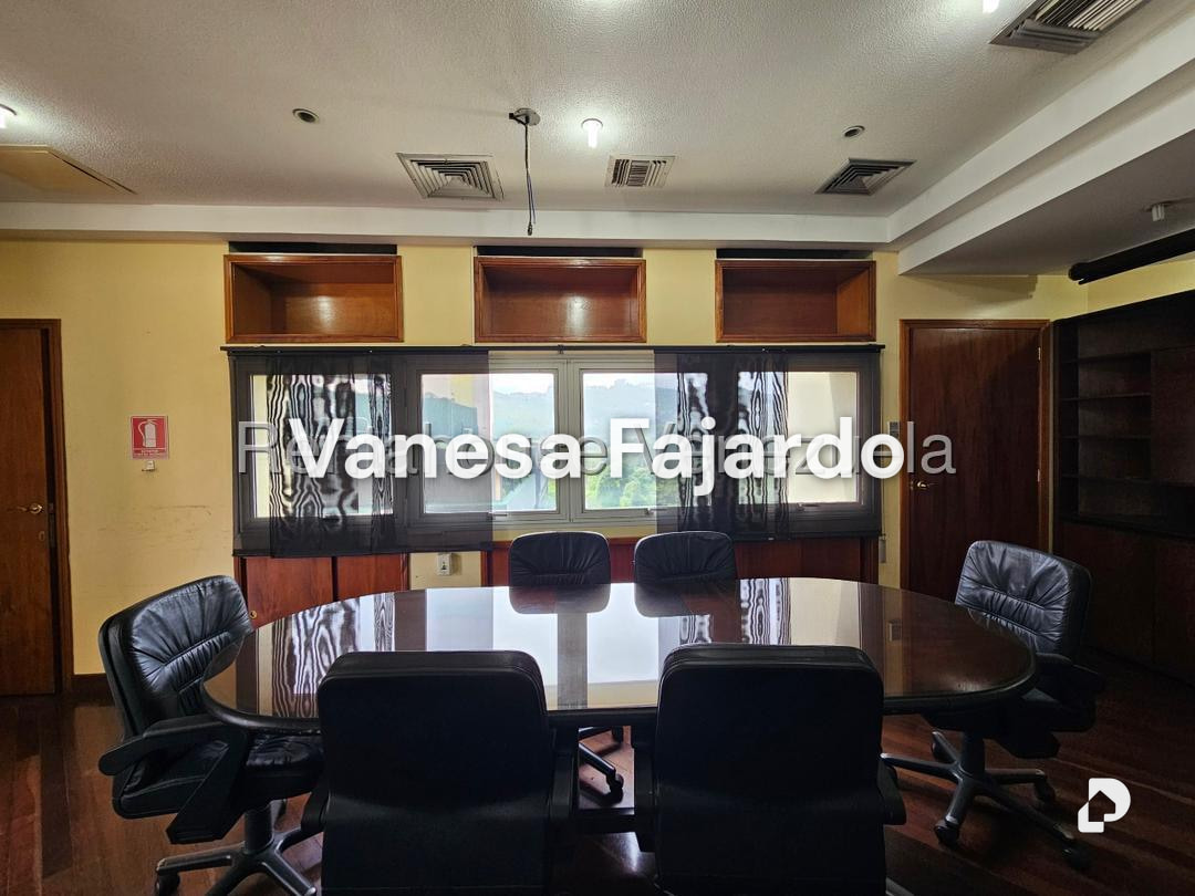 Building in Las Mercedes, Caracas – 12