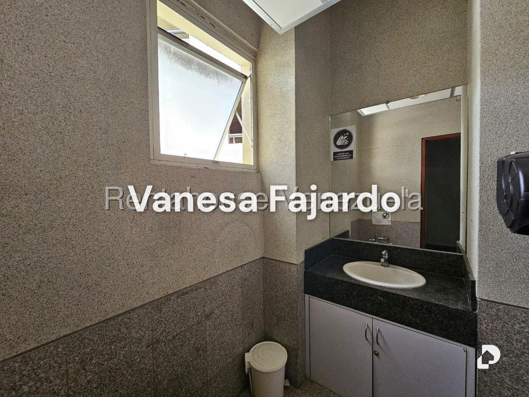 Building in Las Mercedes, Caracas – 8