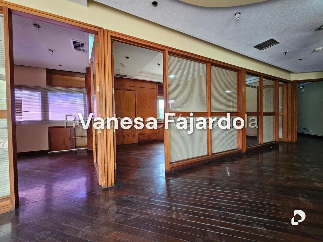 Building in Las Mercedes, Caracas – 27