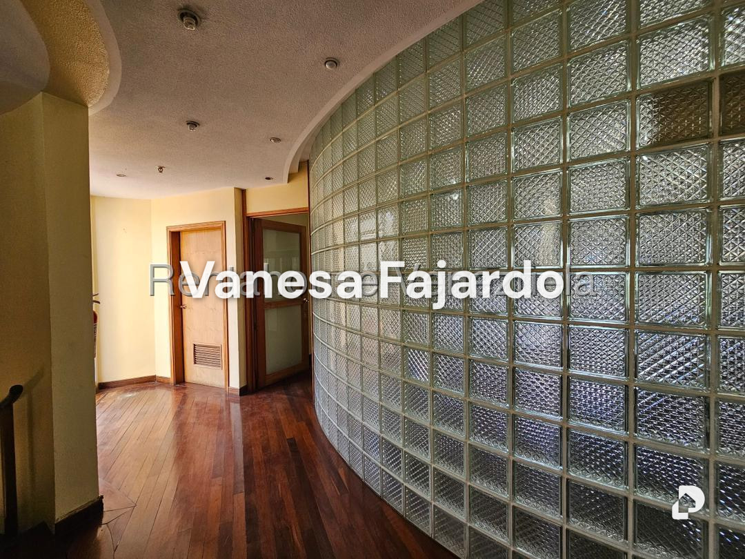 Building in Las Mercedes, Caracas – 23