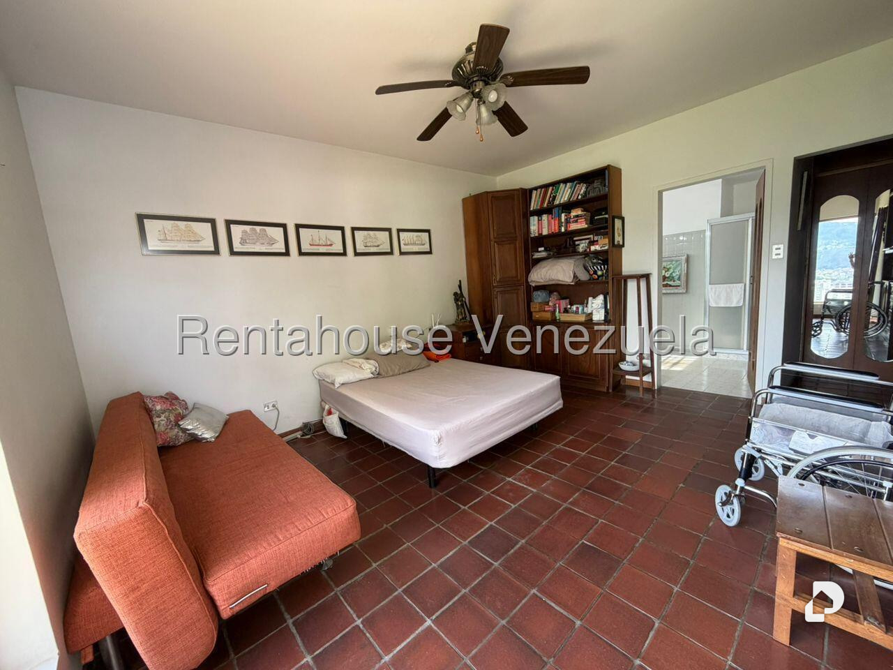 Casa en Lomas De La Trinidad, Caracas – 24