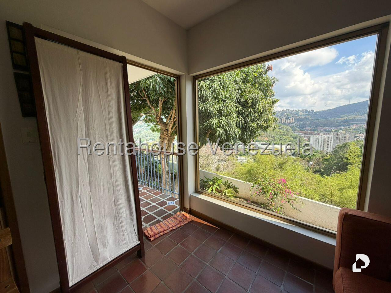 Casa en Lomas De La Trinidad, Caracas – 28