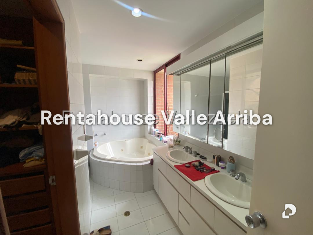 Apartamento en La Florida, Caracas – 23
