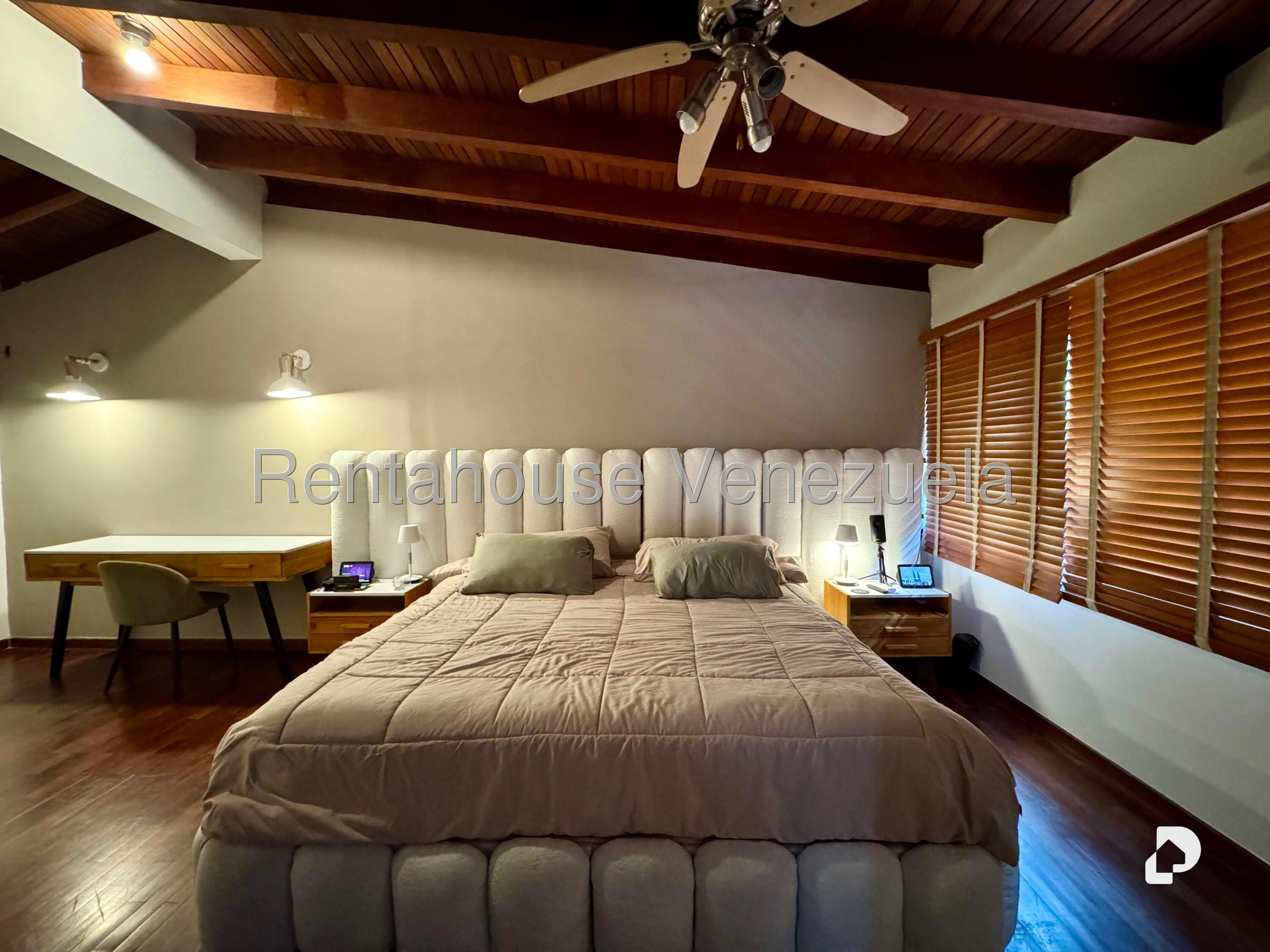 Casa en Alto Prado, Caracas – 25