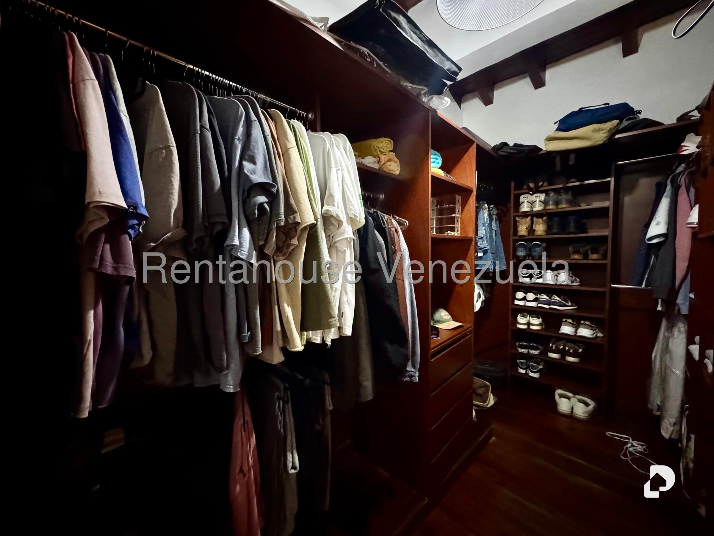 Casa en Alto Prado, Caracas – 29
