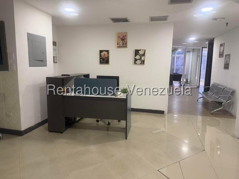 Office in El Recreo, Caracas - 1