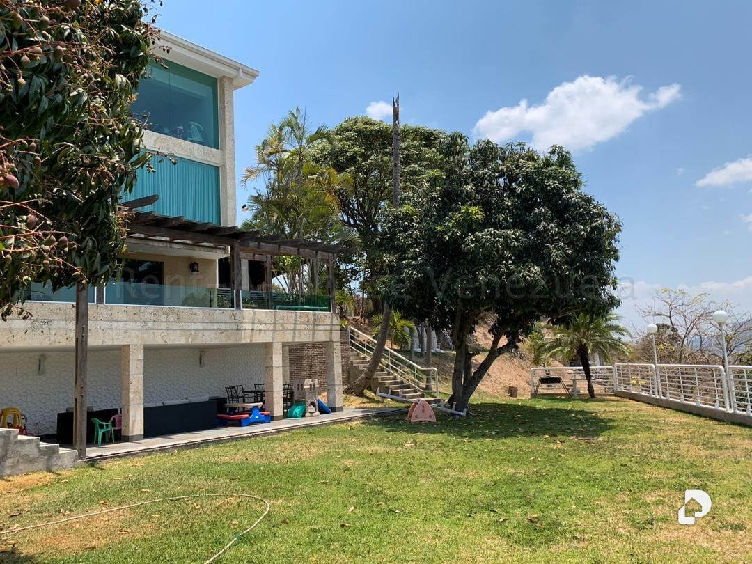 Casa en Cumbres de Curumo, Caracas – 3