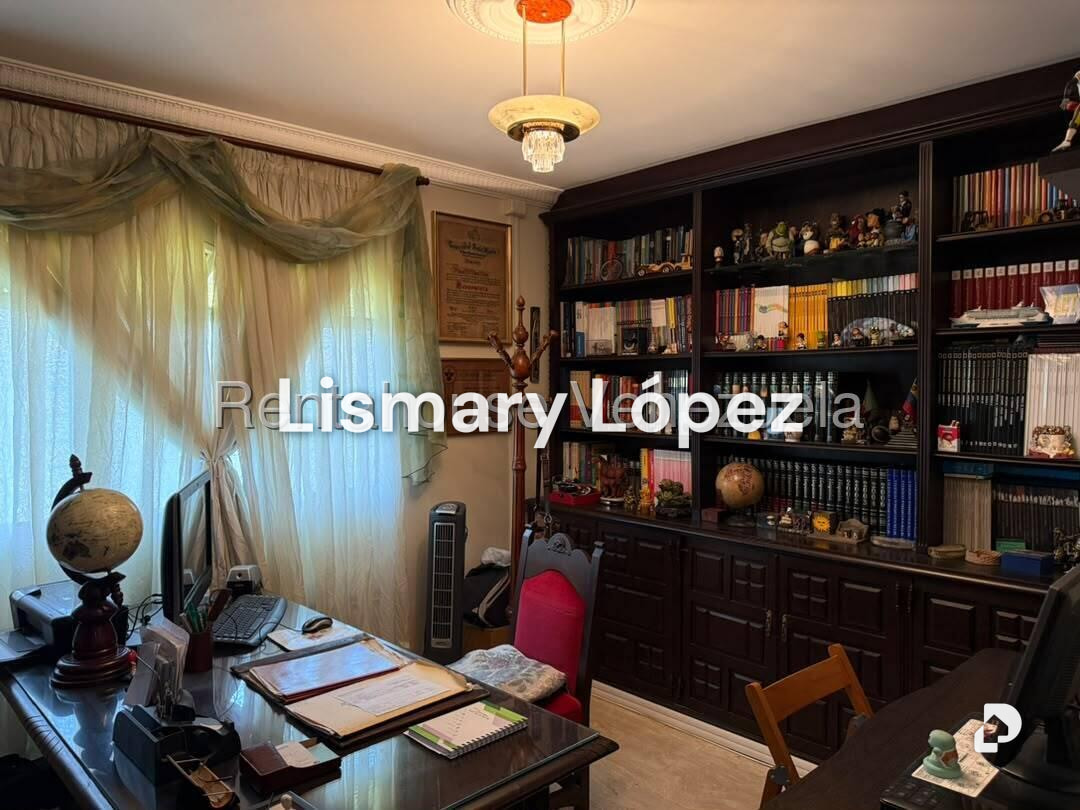 Casa en Santa Paula, Caracas – 25