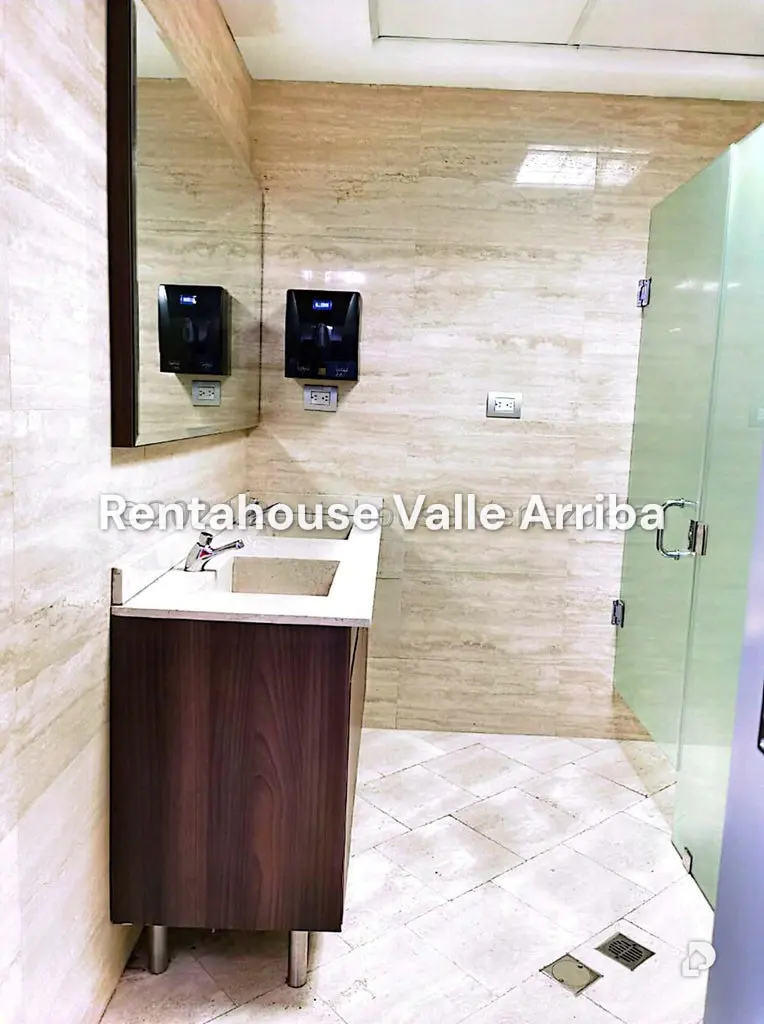 Local comercial en El Rosal, Caracas – 11