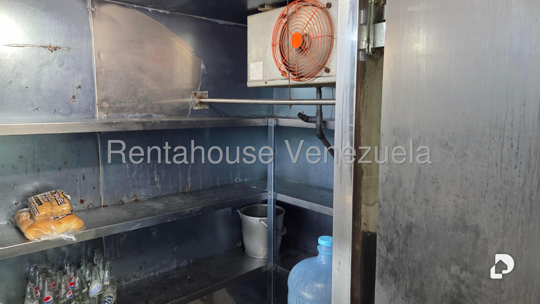 Local comercial en Parroquia La Candelaria, Caracas – 4