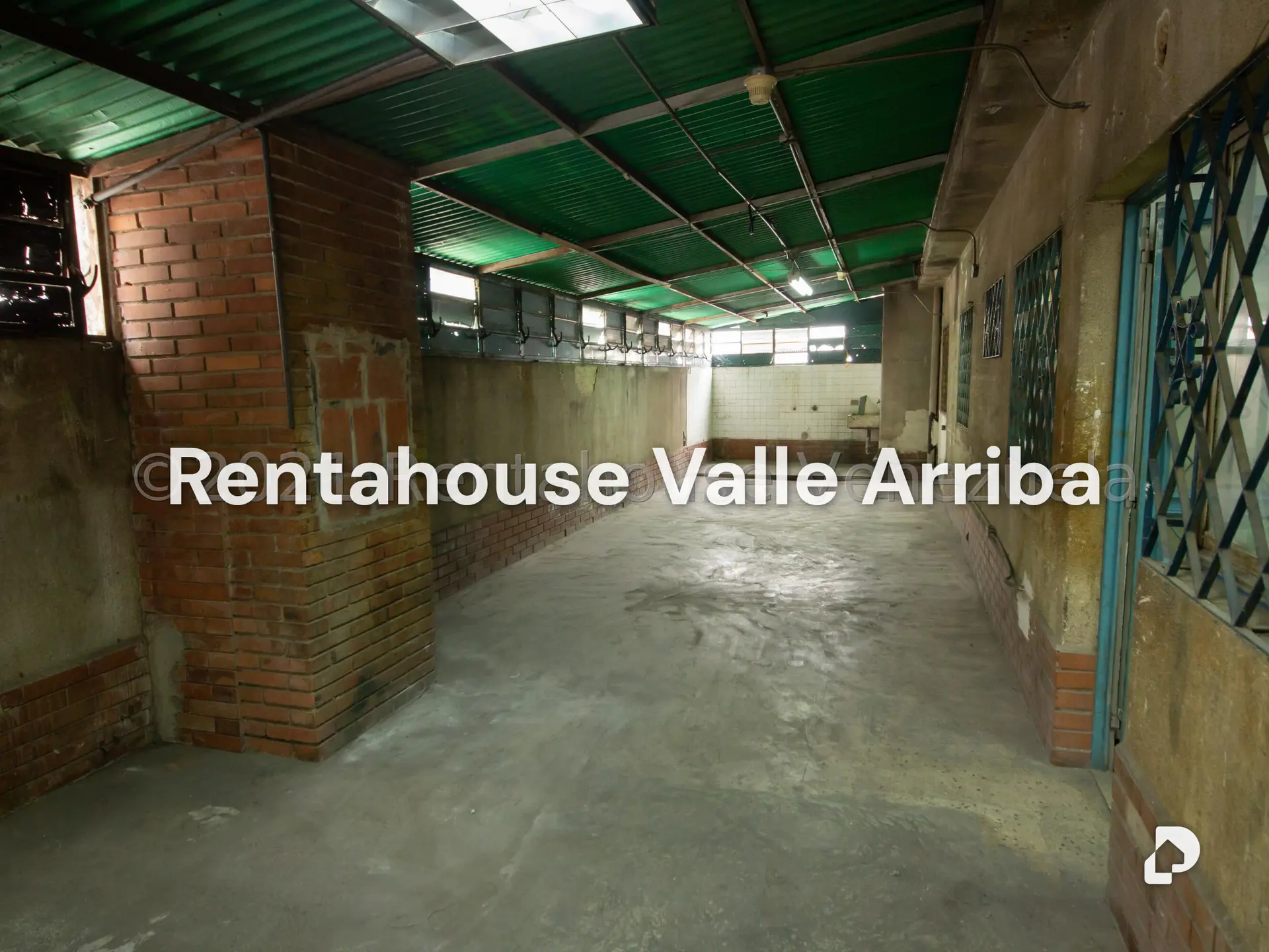 Local comercial en Puente Hierro, Caracas – 12