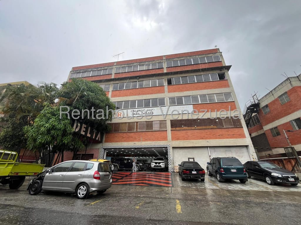 Local comercial en La Urbina, Caracas - 1